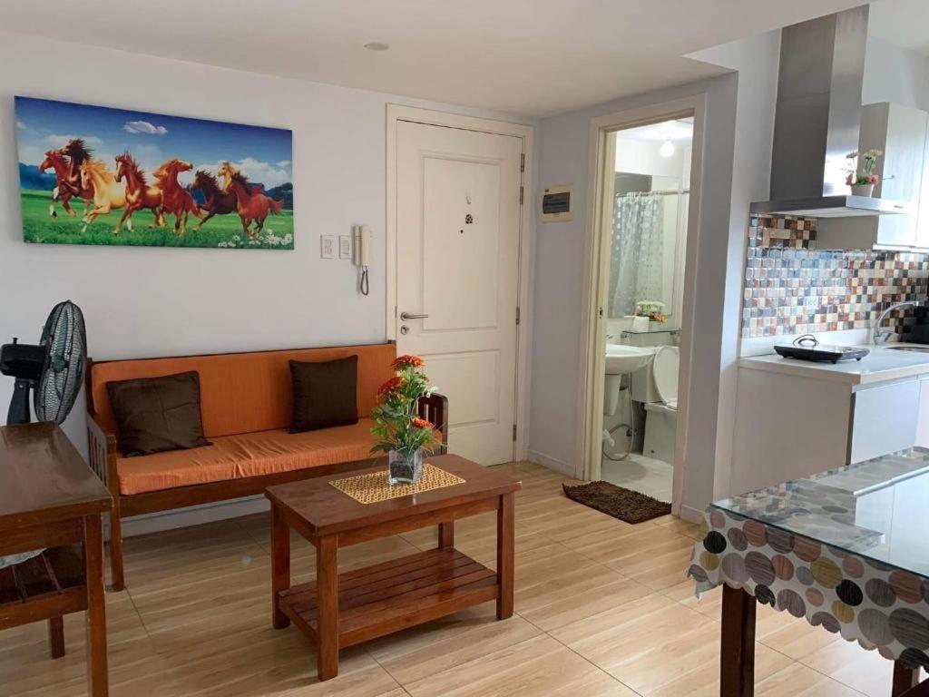 Azure C2 Balcony Wifi Near Mall Airport Multiple Units Paranaque City Exterior foto